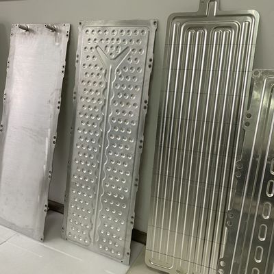 Plat de refroidissement en aluminium de poinçon d'extrusion de finition de 6061 moulins