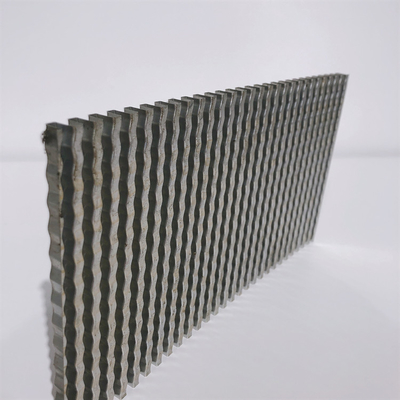 Pièces de rechange des véhicules à moteur pliées en aluminium perforées hérissées de radiateur d'aileron