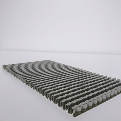 Pièces de rechange des véhicules à moteur pliées en aluminium perforées hérissées de radiateur d'aileron