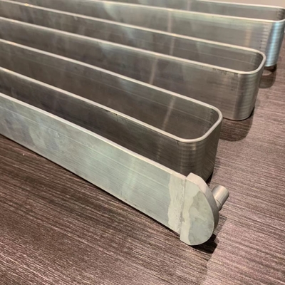Tubes de refroidissement plates en aluminium à ruban à micro-canal pour refroidissement latéral de la batterie prismatique