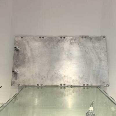Qualité Plaque de refroidissement à l'eau en aluminium extrudé Conception de micro-canaux pour batterie cylindrique 400 mm Usine